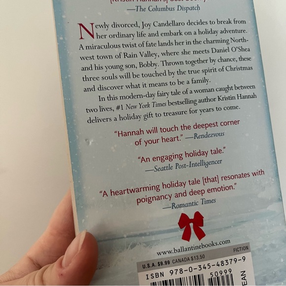 📚 4/25$ 📚 Comfort & Joy by Kristin Hannah Book - Picture 3 of 5